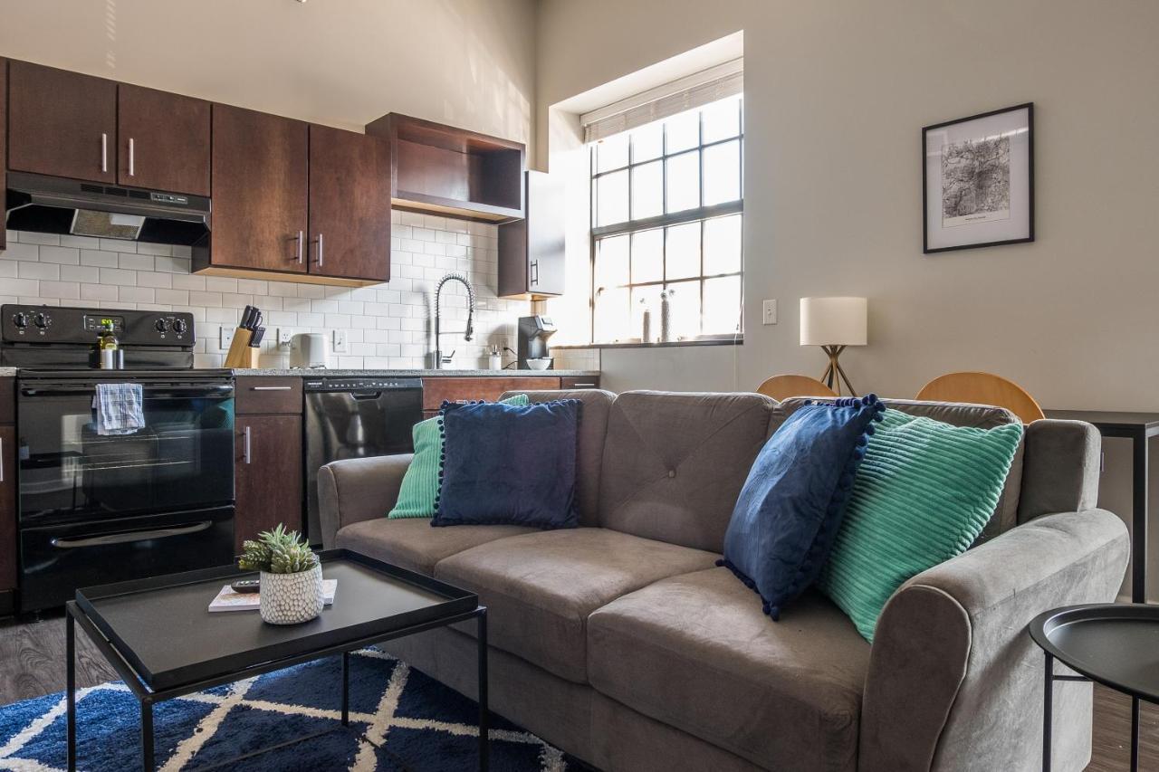 Frontdesk 915 Broadway Apts Downtown Kansas City Rum bild